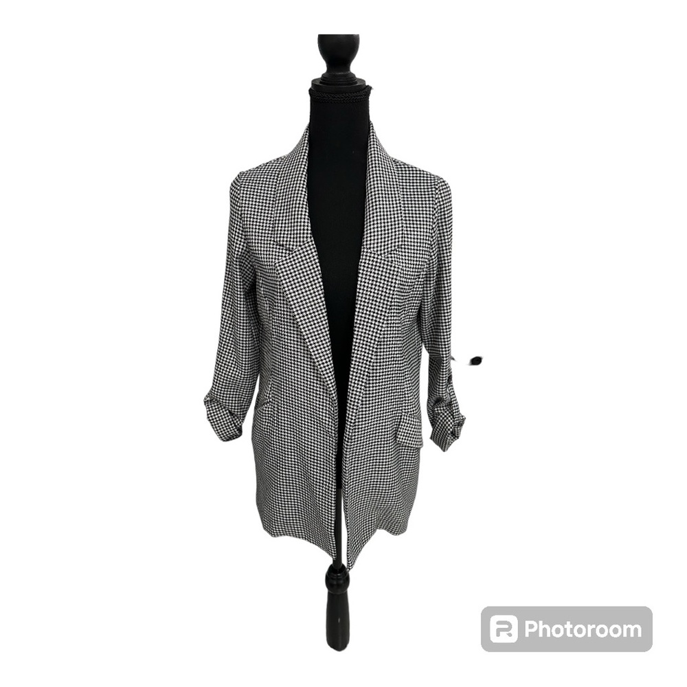 Back and white pattern blazer